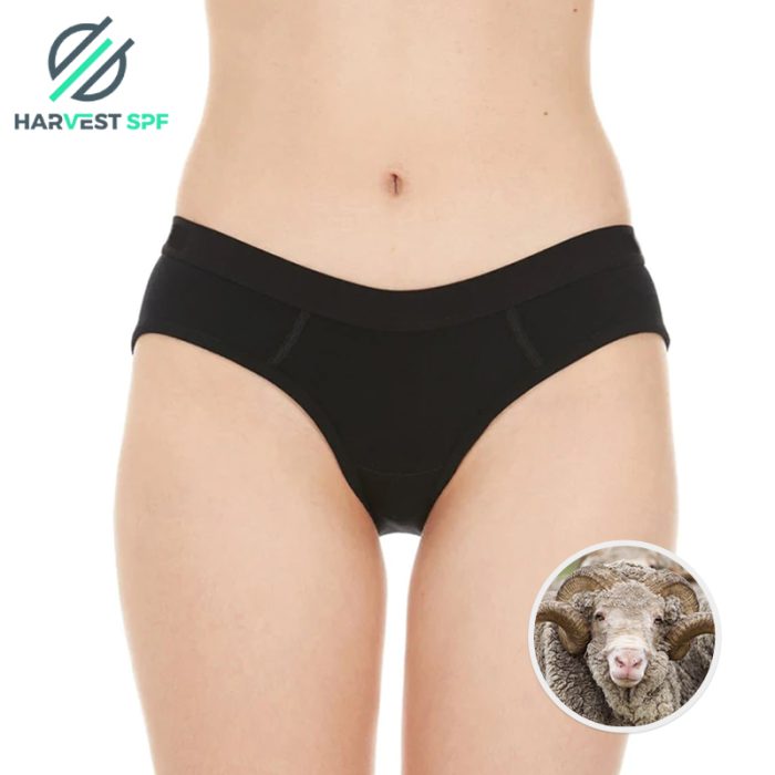 Ropa interior negra de mujer mostrada sobre una modelo